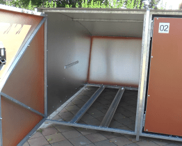 Město má u vlakového nádraží nové cykloboxy