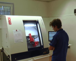 Zlínská průmyslovka uvedla do provozu nový CNC stroj