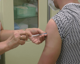 Na Vsetínsku má očkování proti koronaviru více než polovina lidí