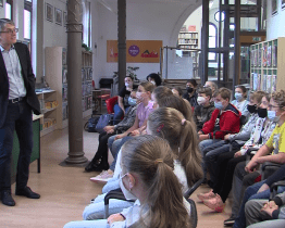 Autoři edice Velikáni do kapsy besedovali s dětmi v knihovně