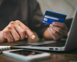 Žena chtěla investovat do kryptoměny. Teď je o milion a čtvrt lehčí