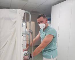 Vojáci už pomáhají také v Baťově nemocnici