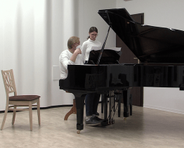 Základní uměleckou školu navštívil pianista Ivo Kahánek