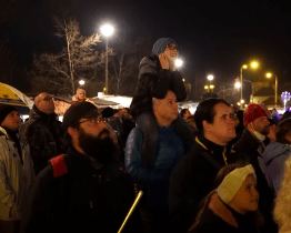 Lampionový průvod završil ohňostroj