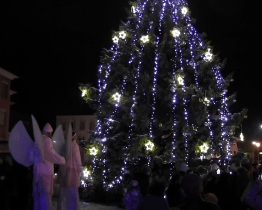 Vánoční strom rozsvítili andělé
