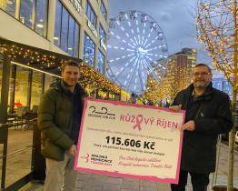 Růžový říjen vynesl onkologickému oddělení Baťovy nemocnice 115 tisíc korun 