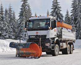 Silničáři byli v akci celou noc. Za 24 hodin spotřebovali 266 tun soli