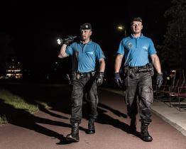 Nakažený muž svévolně opustil nemocnici a dobýval se do cizího domu