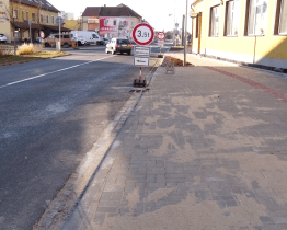 Ve městě opravili stovky metrů chodníků