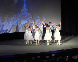 Umění na plátně předvedl Bolšoj balet, před plátnem žákyně ZUŠ