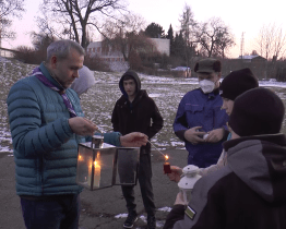 Skauti roznesli Betlémské světlo také v Otrokovicích