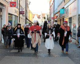 Uherským Hradištěm prošel Tříkrálový průvod na koních a s velbloudem