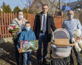 Hejtman Radim Holiš navštívil prvního občánka roku 2022