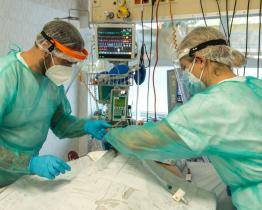 Vojáci budou v Baťově nemocnici pomáhat s covidovými pacienty i v lednu