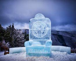Ledové sochy na Pustevnách jsou letos ve znamení vesmíru