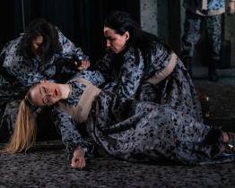 Žádný text, jen improvizace. Ve Slováckém divadle má premiéru světoznámé drama Tři sestry