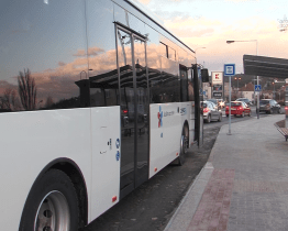 U zastávek v Sokolovské ulici už zastavují autobusy MHD