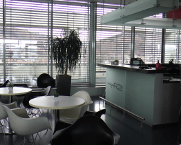 Kavárna na terase nejvyšší zlínské budovy je k pronájmu