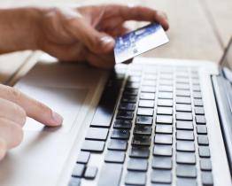 Podvedený muž poslal údajné seržantce americké armády přes dva miliony korun 