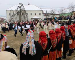 Průvod maškar, vodění medvěda nebo pochovávání basy. Východní Morava ožije fašankovým veselím