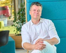 Nejvzácnější tekutinu přišly do Baťovy nemocnice darovat tři desítky vysokoškoláků v čele s děkanem