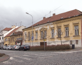 Radnice přijímá žádosti o dotace na obnovu fasád a bourání starých domů