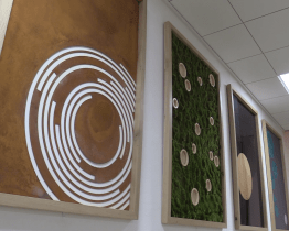 Jídelnu školy vyzdobily obrazy Dominika Švába