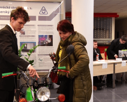 Maturanti vystavovali své výrobky na výstavě PRAMAKON