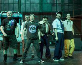 Nový muzikál vysvlékne herce Donaha!