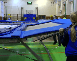 Rožnovský oddíl skoku na trampolíně uspořádal ukázkový trénink