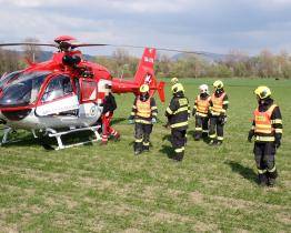 K nehodě na Vsetínsku musel letět vrtulník. Motorkář je ve vážném stavu