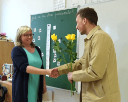 Učitelé dostali květiny