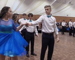 Žáci devátých tříd zazářili na tradičním plesu