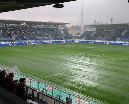 Nehrálo se. Finále MOL Cupu bylo kvůli dešti odloženo