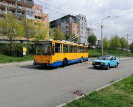 Povozit se nebo se vyfotit. O historická vozidla byl v neděli zájem