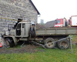 V Rackové naboural náklaďák do rodinného domu
