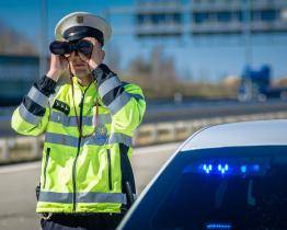 Řidiče o víkendu kontroloval i vrtulník. Policisté na pokutách vybrali 67 tisíc korun