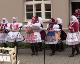 Drmolice zahájily výstavu o úvodnicích