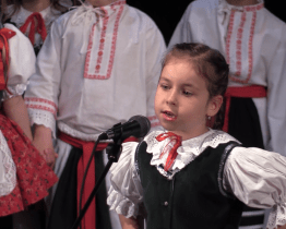 Dětské vystoupení zaplnilo sál kina