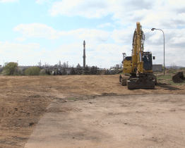 Hospodářská stavení padla, pozemky jsou připravené ke stavbě