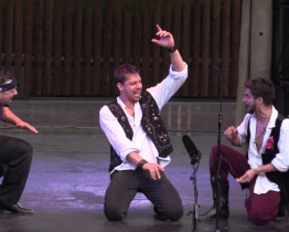 Představení Cikáni jdou do nebe rozeznělo zámecký park