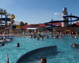 Venkovní koupaliště v Uherském Brodě přilákalo při premiéře 2 tisíce lidí