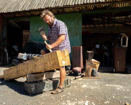 Před Galerií Slováckého muzea vzniká nová monumentální socha