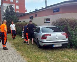 Perná sobota zlínských strážníků: muž po infarktu v kolejišti a epileptický záchvat za volantem