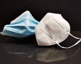 Hygienická stanice doporučuje nosit respirátory v nemocnicích a sociálních službách