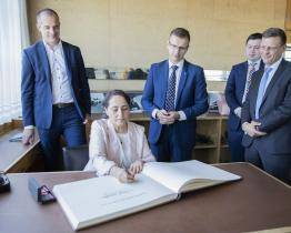 Hejtmanství navštívila tuniská velvyslankyně