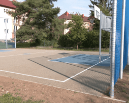 Hřiště na ulici Revoluční je hotovo, na Východě se dokončuje