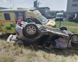 V Zubří se srazil osobní vůz se sanitkou. Pro těžce zraněného řidiče přiletěl vrtulník