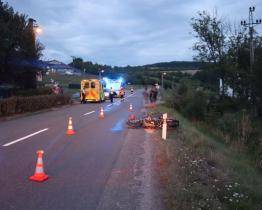 Víkend na silnicích: opilý motorkář, těžce zraněný cyklista a srážka vláčku s chodci v areálu zoo
