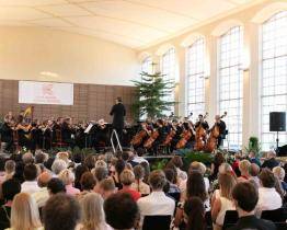 Do Kroměříže se sjedou mladí muzikanti z Čech i zahraničí. Na doprovodném festivalu vystoupí Václav Hudeček nebo Jiří Pavlica